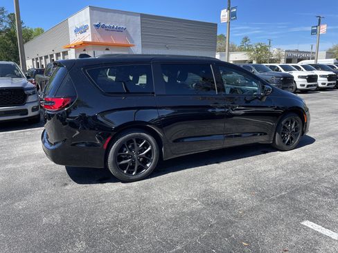 New 2026 Chrysler Pacifica Select image 8