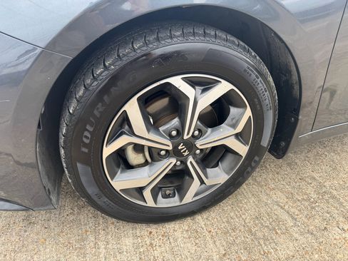 Used 2021 Kia Forte LXS image 9