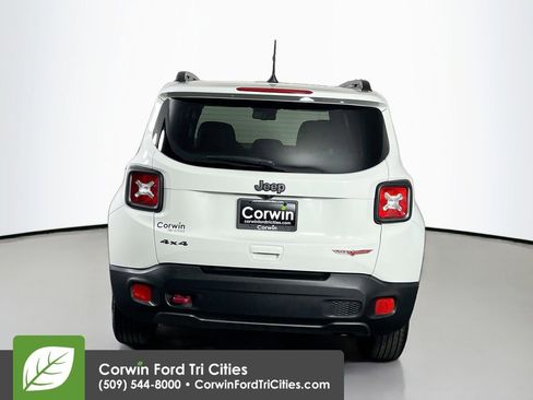 Used 2018 Jeep Renegade Trailhawk AWD/4WD image 13