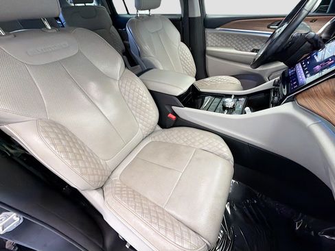 Used 2022 Jeep Grand Cherokee L Summit w/ Luxury Tech Group V AWD/4WD image 15