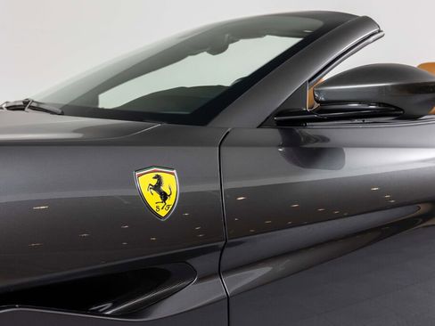 Used 2019 Ferrari Portofino image 19