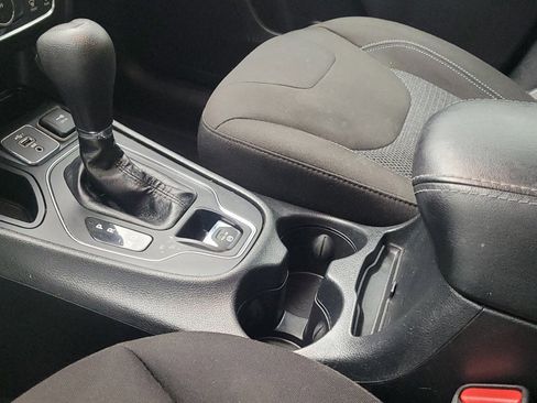 Used 2019 Jeep Cherokee Latitude w/ Popular Appearance Group FWD image 26