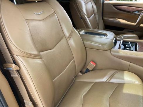 Used 2015 Cadillac Escalade Platinum AWD/4WD image 25
