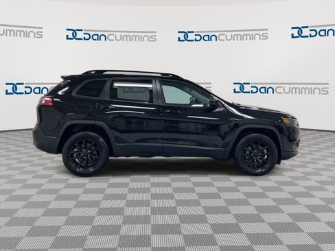 Used 2023 Jeep Cherokee Altitude Lux image 9
