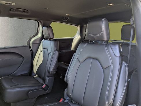 New 2026 Chrysler Pacifica Select FWD image 9