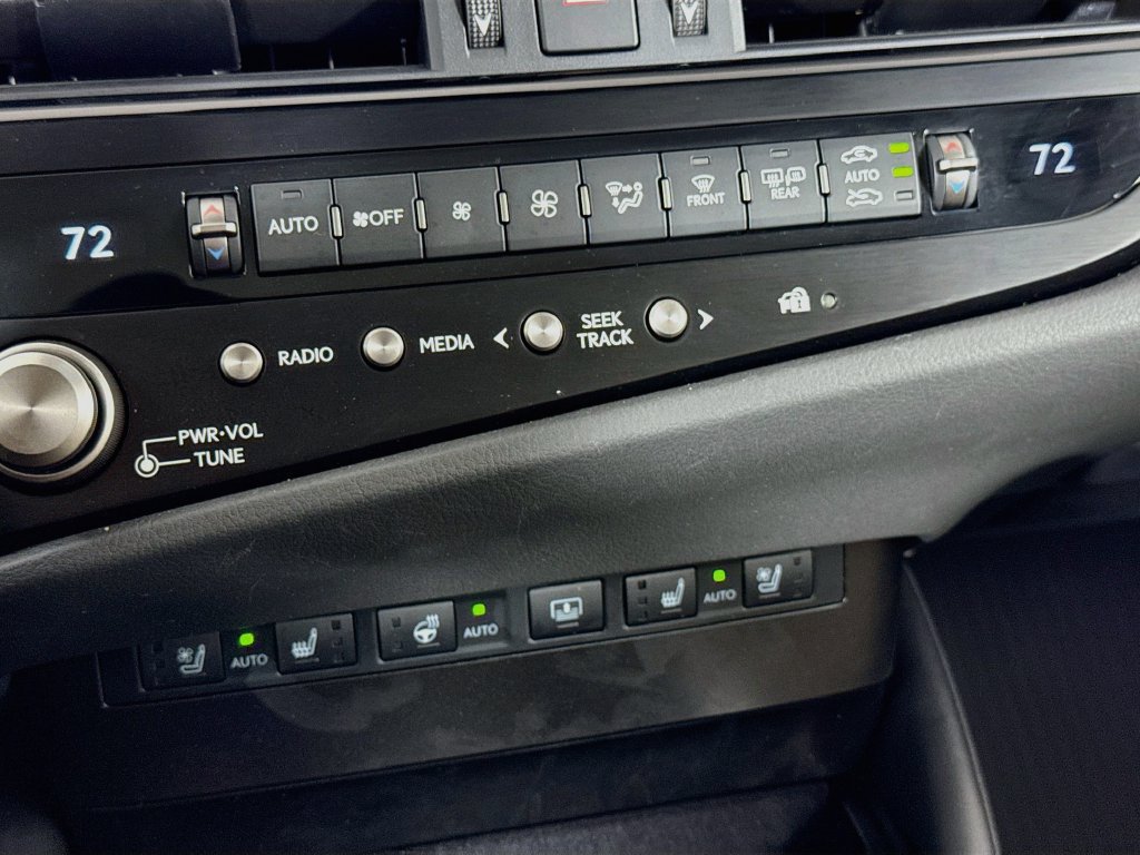 Certified 2024 Lexus ES 300h w/ Technology Package FWD image 16