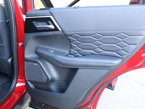 Used 2025 Mitsubishi Outlander SEL image 31