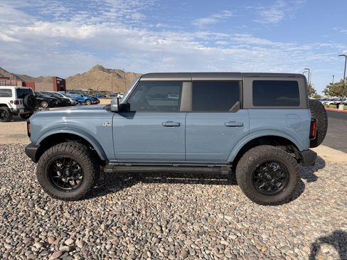 Used 2024 Ford Bronco Outer Banks AWD/4WD image 2