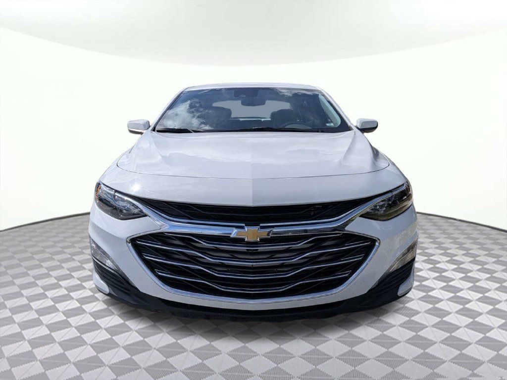 Used 2025 Chevrolet Malibu LT FWD image 8