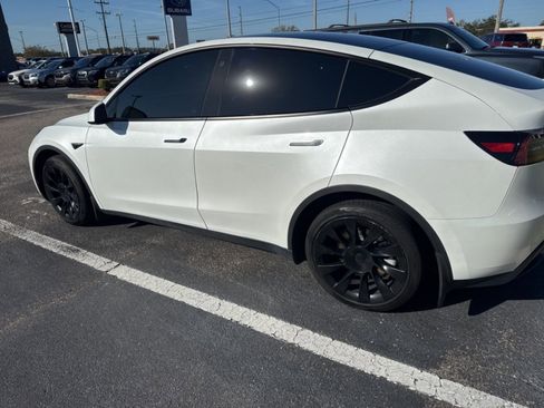 Used 2023 Tesla Model Y Long Range image 2