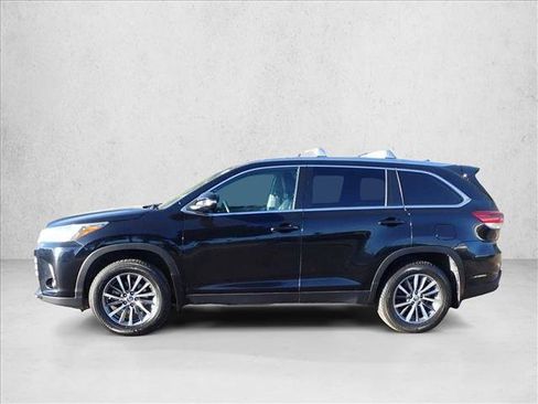 Used 2019 Toyota Highlander XLE AWD/4WD image 2