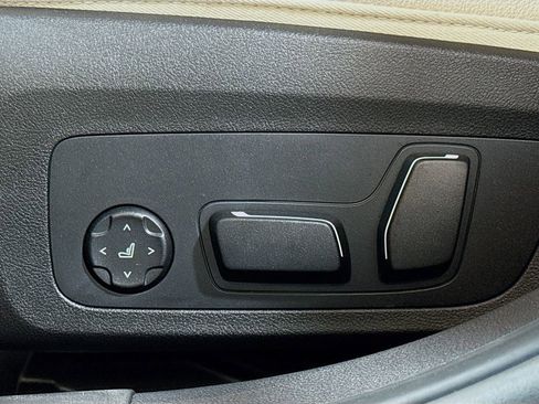 New 2026 BMW 330i Sedan w/ Convenience Package RWD image 4