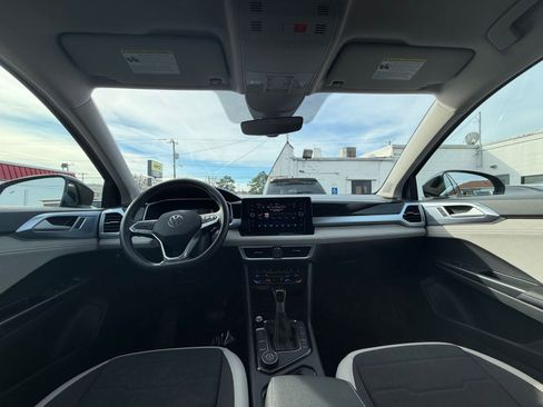 Used 2025 Volkswagen Taos SE image 33