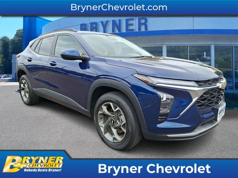 Used 2024 Chevrolet Trax LT w/ Sunroof Package FWD image 1