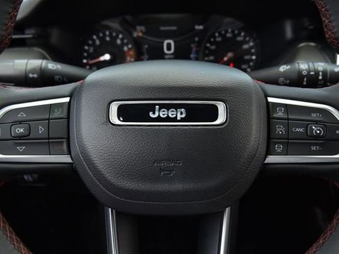 Used 2025 Jeep Compass Trailhawk AWD/4WD image 20