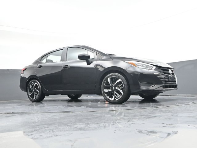 Used 2024 Nissan Versa SR FWD image 31