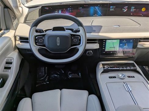 New 2025 Lincoln Navigator Reserve image 15