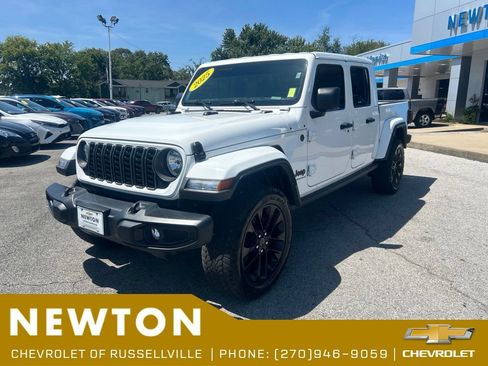 Used 2025 Jeep Gladiator Sport AWD/4WD image 3