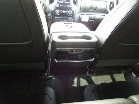 Used 2020 GMC Sierra 2500 Denali w/ Denali Ultimate Package image 16