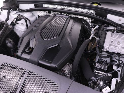 Used 2024 Porsche Macan image 22