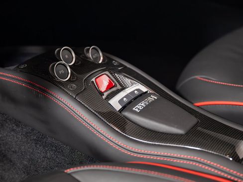 Used 2011 Ferrari 458 Italia Coupe RWD image 37