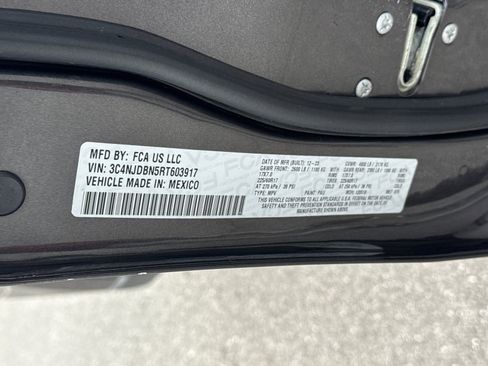 Used 2024 Jeep Compass Latitude image 30