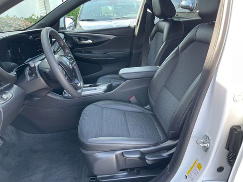 Used 2025 Buick Envista Preferred image 27