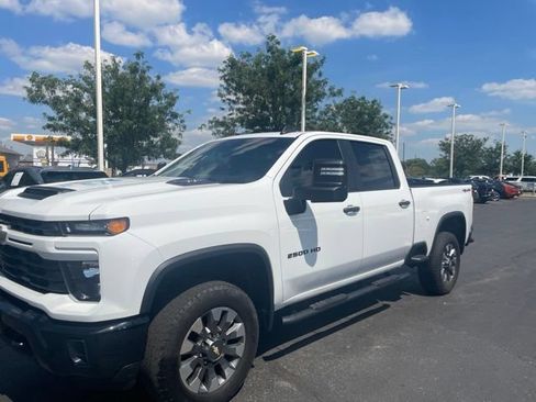 Used 2024 Chevrolet Silverado 2500 Custom w/ Custom Value Package AWD/4WD image 4