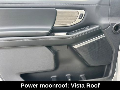 Used 2025 Ford Expedition Platinum image 12