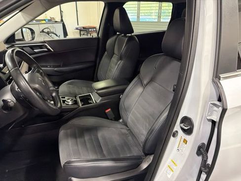 Used 2024 Mitsubishi Outlander SE FWD image 11