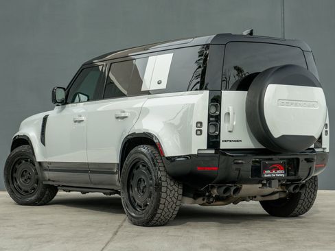 Used 2023 Land Rover Defender 110 image 9