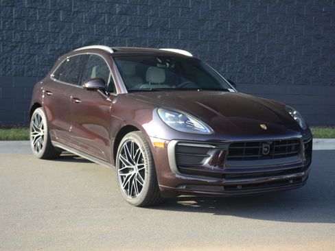 Certified 2026 Porsche Macan AWD/4WD image 9