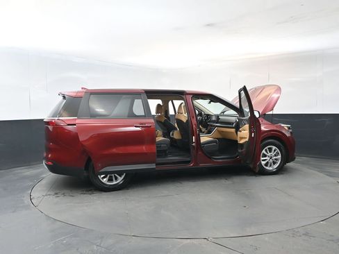 Certified 2024 Kia Carnival LX image 30