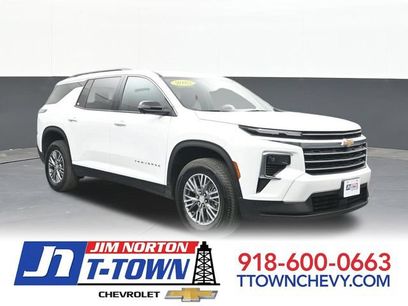 Used 2025 Chevrolet Traverse LT w/ Driver Confidence Package
