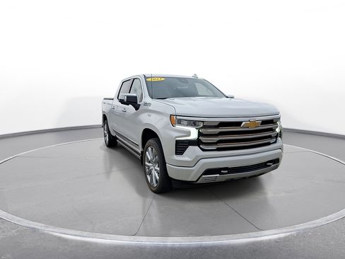 Used 2022 Chevrolet Silverado 1500 High Country w/ High Country Premium Package AWD/4WD image 3