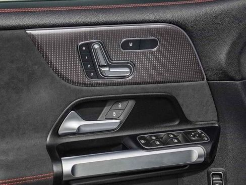 Used 2023 Mercedes-Benz EQB 350 4MATIC SUV image 21