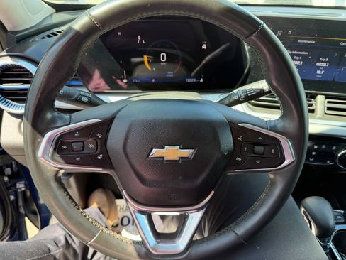 Used 2024 Chevrolet Trax LT w/ Sunroof Package FWD image 15