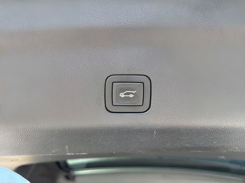 Used 2025 Chevrolet Tahoe LT AWD/4WD image 32