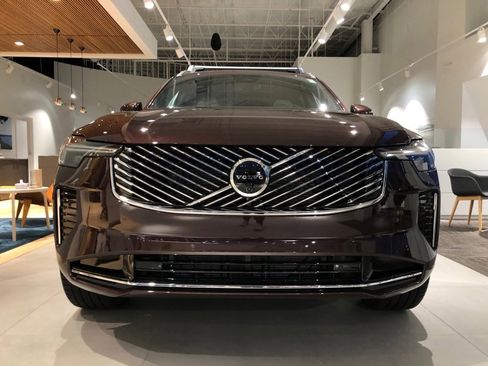 New 2026 Volvo XC90 B6 Plus w/ Protection Package Premier image 2