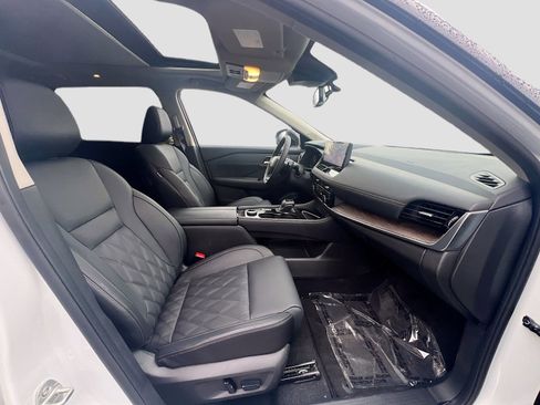 Used 2026 Nissan Rogue Platinum w/ Platinum Premium Package image 31