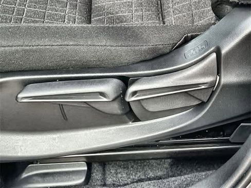 Used 2026 Honda HR-V LX image 31