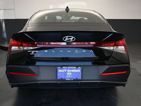 Certified 2025 Hyundai Elantra Sport FWD image 17