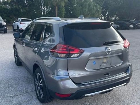Used 2019 Nissan Rogue SV w/ Premium Package FWD image 2