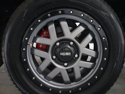 Used 2018 Toyota Tundra SR5 w/ SR5 Upgrade Package image 30