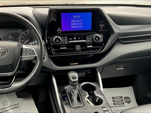 Used 2024 Toyota Highlander XSE image 6