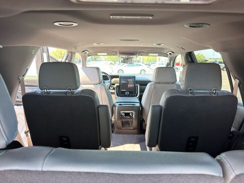 Used 2025 GMC Yukon Elevation AWD/4WD image 12