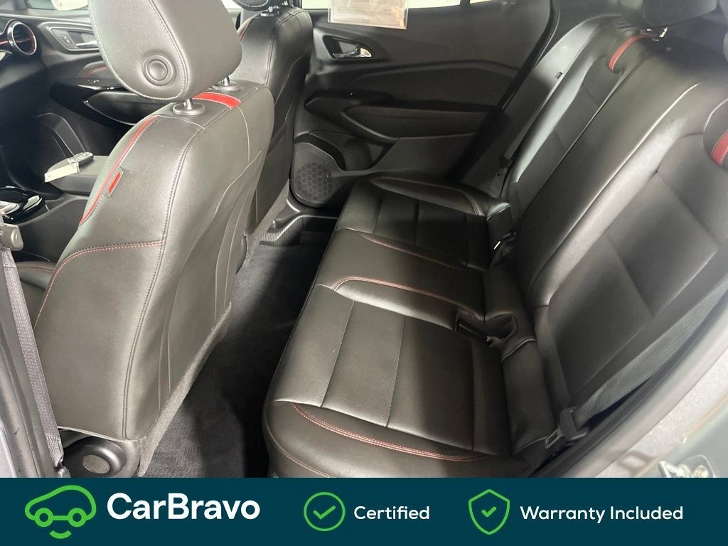 Used 2025 Chevrolet Trax RS w/ Sunroof Package FWD image 20