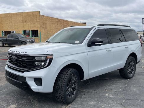 New 2026 Ford Expedition Platinum w/ Stealth Appearance Package image 7