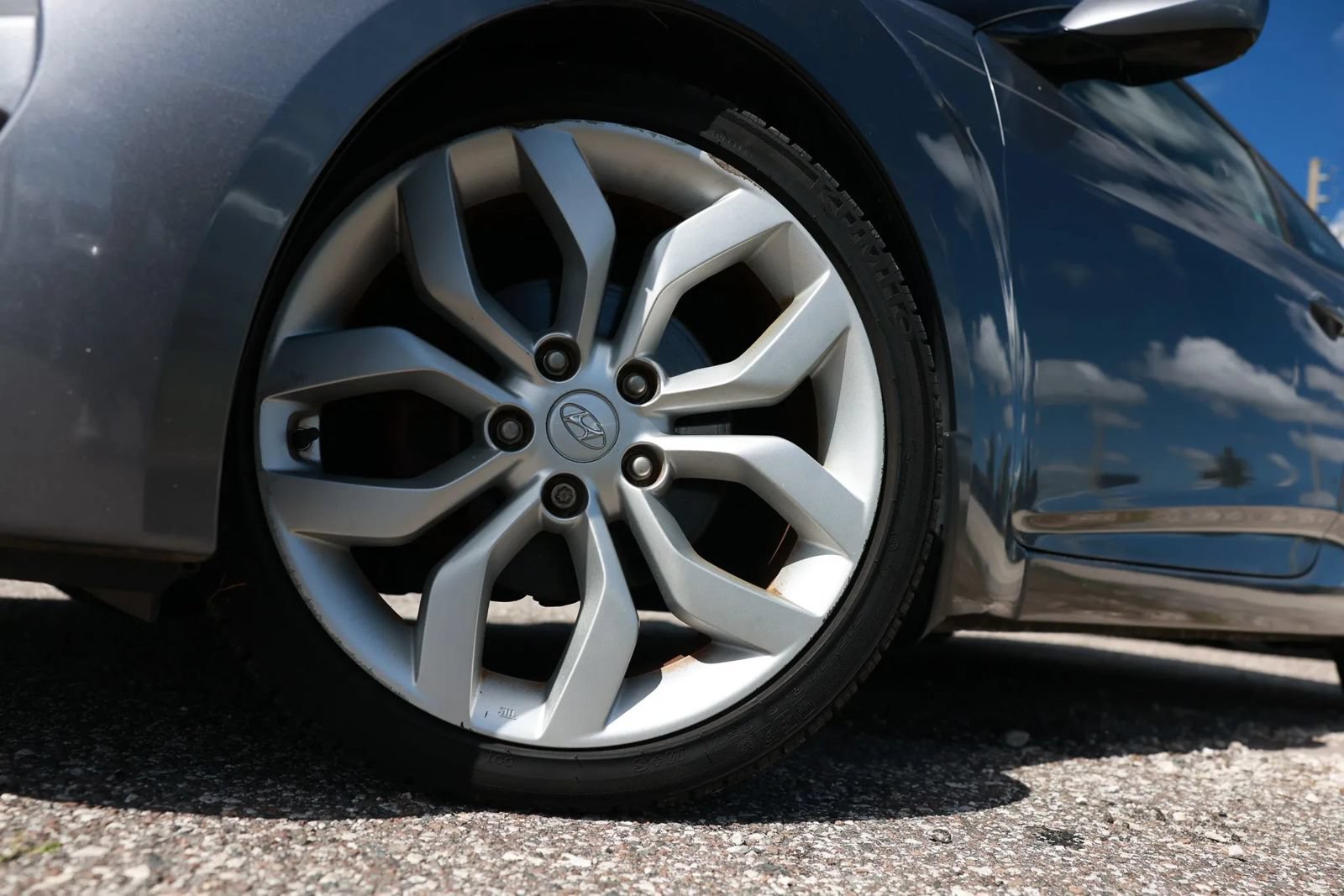 Used 2013 Hyundai Veloster w/ Style Pkg FWD image 24