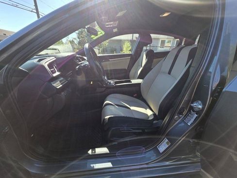 Used 2018 Honda Civic Sport image 14